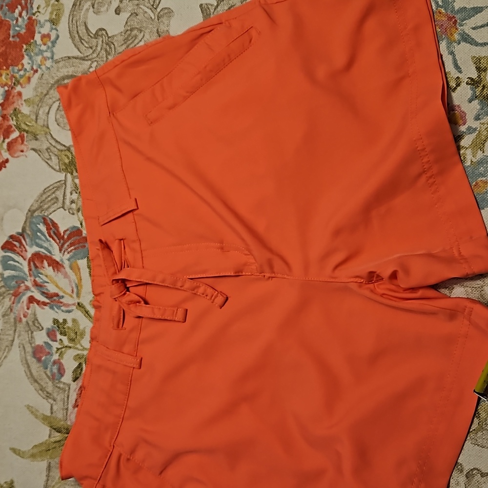 XL womens Magellan outdoor shorts. Lightweight polyester. Wash and wear.